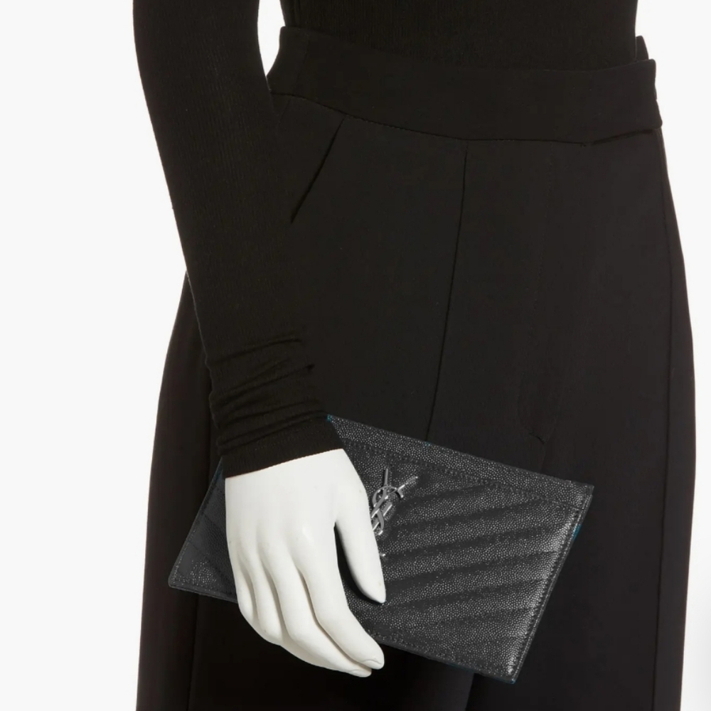 BRAND NEW! YSL CASSANDRE SAINT LAURENT MATELASSÉ ZIPPED POUCH IN GRAIN DE POUDRE - Picture 3 of 16